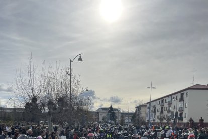 Desfile de Banderas en las 42ª edición de Pingüinos