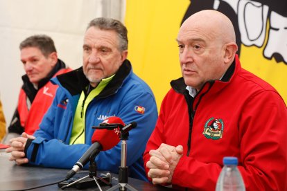 El portavoz de Turismoto, José Manuel Navas, y el alcalde de Valladolid, Jesús Julio Carnero