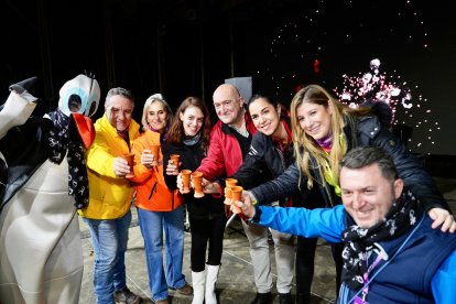 Nochevieja pingüinera con presencia de Jesús Julio Carnero, Blanca Jiménez, José Manuel Navas, Raquel Alonso y Fran Sardón