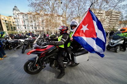 Desfile de Banderas por el centro de Valladolid