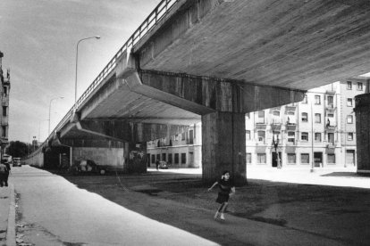 Arco de Ladrillo en los años 80. Al fondo a la izquierda, la calle de San José.