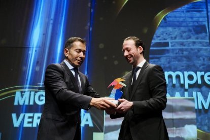 Miguel Vergara Blanco recoge el premio Mejor empresa agroalimentaria en los Premios La Posada 2024