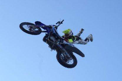 Actuación acrobática de Marco Carvalho y Freestyle Motocross Rider en la tarde del sábado.