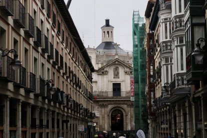 Colocación de la cúpula y el orbe de la iglesia de la Vera Cruz de Valladolid