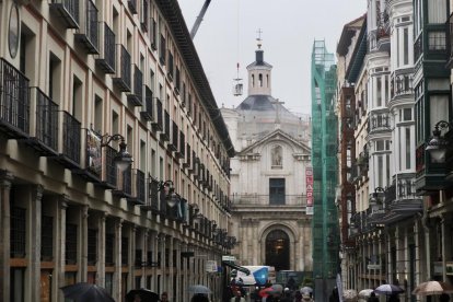 Colocación de la linterna de la iglesia de la Vera Cruz