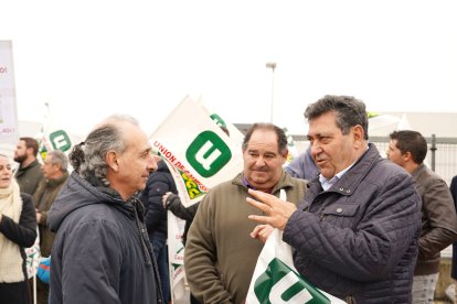 UCCL convoca una concentración con el lema 'Salvemos el ovino' para exigir contratos justos y protestar por los costes altos y precios bajos en el sector.