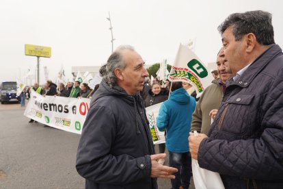 UCCL convoca una concentración con el lema 'Salvemos el ovino' para exigir contratos justos y protestar por los costes altos y precios bajos en el sector.