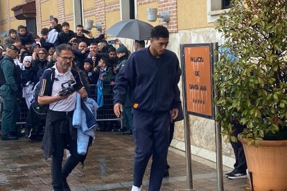 Jude Bellingham, a las puertas del hotel de concentración del Real Madrid.