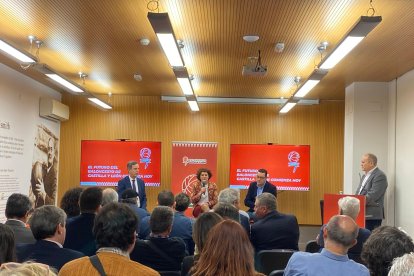 Un momento de la intervención de Mayte Martínez (Ayuntamiento), Enrique Sánchez Guijo (Junta) y Javier González (Diputación)
