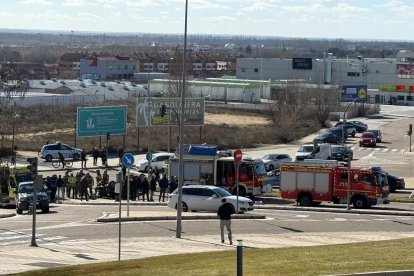 Espectacular colisión entre dos coches en Valladolid.
