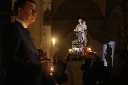 Iglesia de Santiago. Procesión de Las Candelas con la imagen de Nuestra Señora de La Salve.