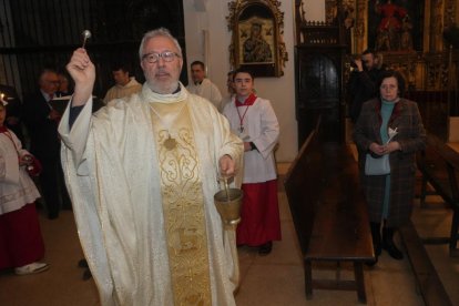 Iglesia de Santiago. Procesión de Las Candelas con la imagen de Nuestra Señora de La Salve.