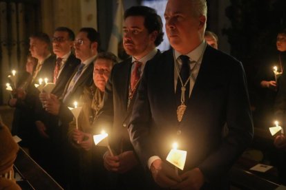Iglesia de Santiago. Procesión de Las Candelas con la imagen de Nuestra Señora de La Salve.