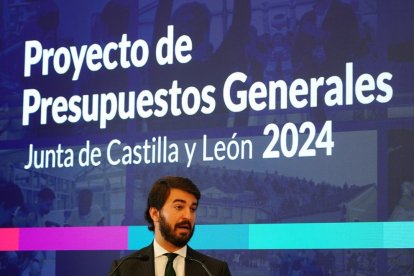 Gallardo, en la presentación del proyecto de Ley de Presupuestos Generales de la Comunidad para 2024, en una comparecencia conjunta con Mañueco y Carriedo.
