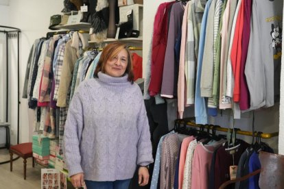 Paloma Cuadrado, trabajadora de la tienda de Lencería Llorente en la calle Nicolás Salmerón