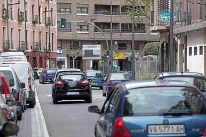Apertura el tráfico en la calle Nicolás Salmerón tras obras de saneamiento en el año 2015