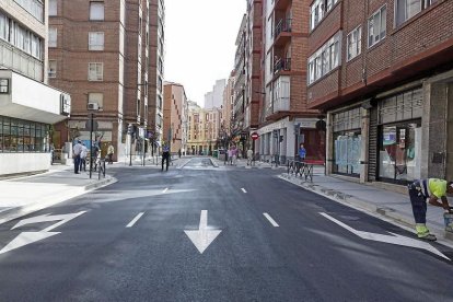 Apertura el tráfico en la calle Nicolás Salmerón tras obras de saneamiento en el año 2015