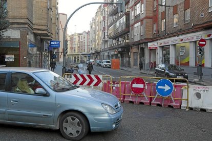 Corte de tráfico en la calle Nicolás Salmerón