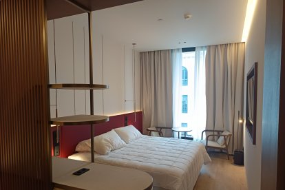 Detalle del baño de la habitación piloto del hotel.