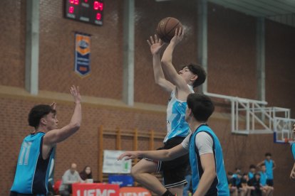 Imagen del duelo jugado entre Apostolado y La Enseñanza.