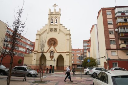Calle Joaquín María Jalón. Parroquia Nuestra Señora del Rosario.