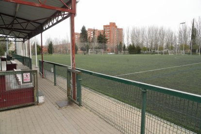 Calle Joaquín María Jalón. Campos de fútbol Felicísimo de la Fuente.