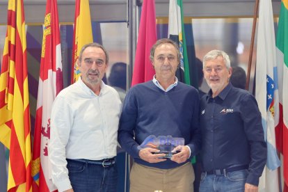 Homenaje de la natación a Borja Lara.