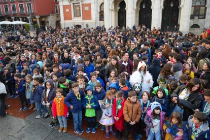 Concentración de scouts en plaza Mayor