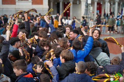 Concentración de scouts en plaza Mayor