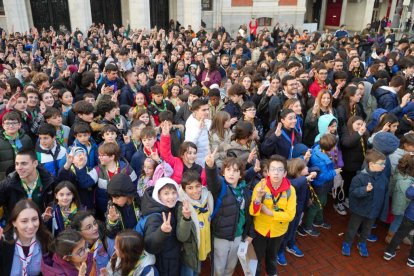 Concentración de scouts en plaza Mayor