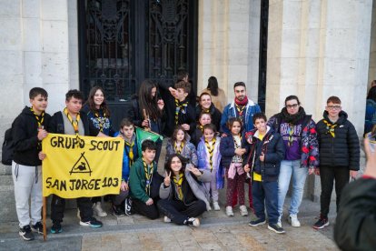 Concentración de scouts en plaza Mayor