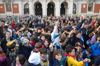 Concentración de scouts en plaza Mayor