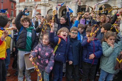 Concentración de scouts en plaza Mayor