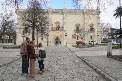 Fachada del Palacio de Santa Cruz sin andamios