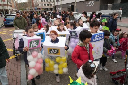 Desfile desde la plaza Juan Pablo II