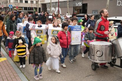 Desfile desde la plaza Juan Pablo II