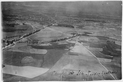 Vista aérea de los campos de San Isidro en los años 80 (1981).