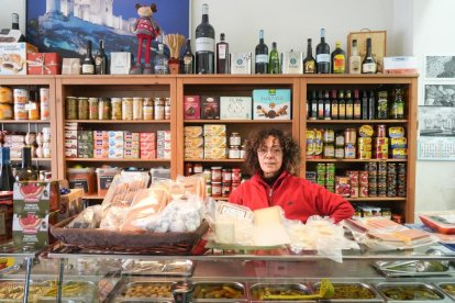Teresa de la Fuente, dueña de la tienda de alimentación La Alacena de San Isidro.