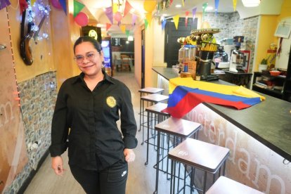 Angélica Montero Romero, camarera del bar Ámsterdam, en el número 7.