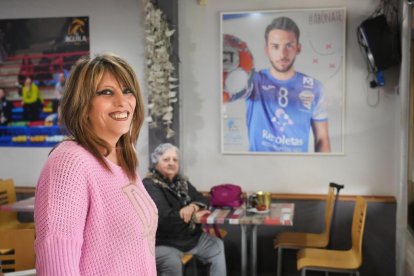 Pilar Bravo, dueña del bar Marín y madre del jugador de balonmano Dani Pérez, en el número 73.