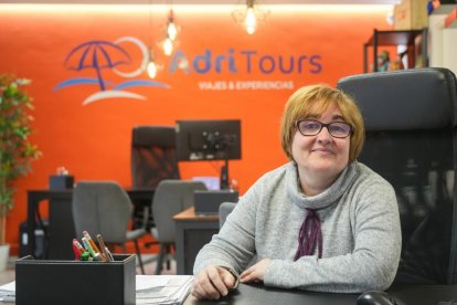Maite Rodríguez, trabajadora de la agencia de viajes Adri Tours, en el número 37.
