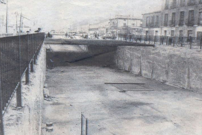 Imagen de principios de los 70 con las obras avanzadas del túnel de San Isidro.