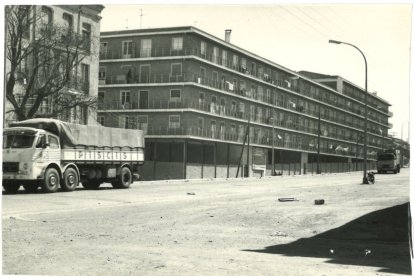 La calle San Isidro en otra época.