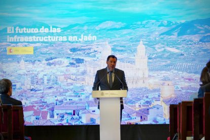 El ministro Óscar Puente en la presentación del proyecto para integrar el ferrocarril en Jaén