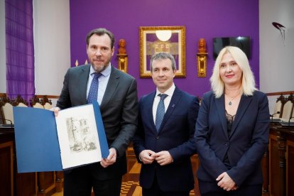 El ministro Óscar Puente visita el Ayuntamiento de Jaén