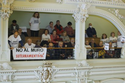 Algunos de los asistentes al pleno extraordinario.
