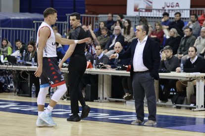 Iñaki Martín en un lance del partido en el Amenabar Arena.