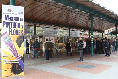 Mercado de pintura y flores en 2008 en la plaza España