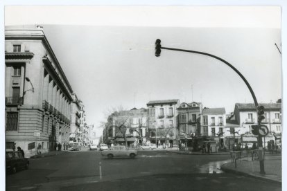 Plaza de España de Valladolid en los años 70 vista desde la plaza Madrid