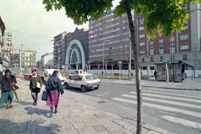 Vista de la plaza de España antes de peatonalizarse